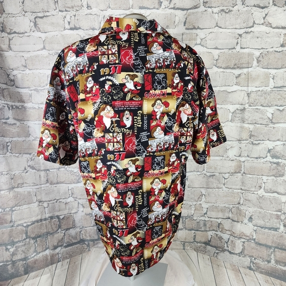 Disneyland Resort Short Sleeve Camp Shirt Grumpy Snow White Red Black Size XL - Picture 6 of 11